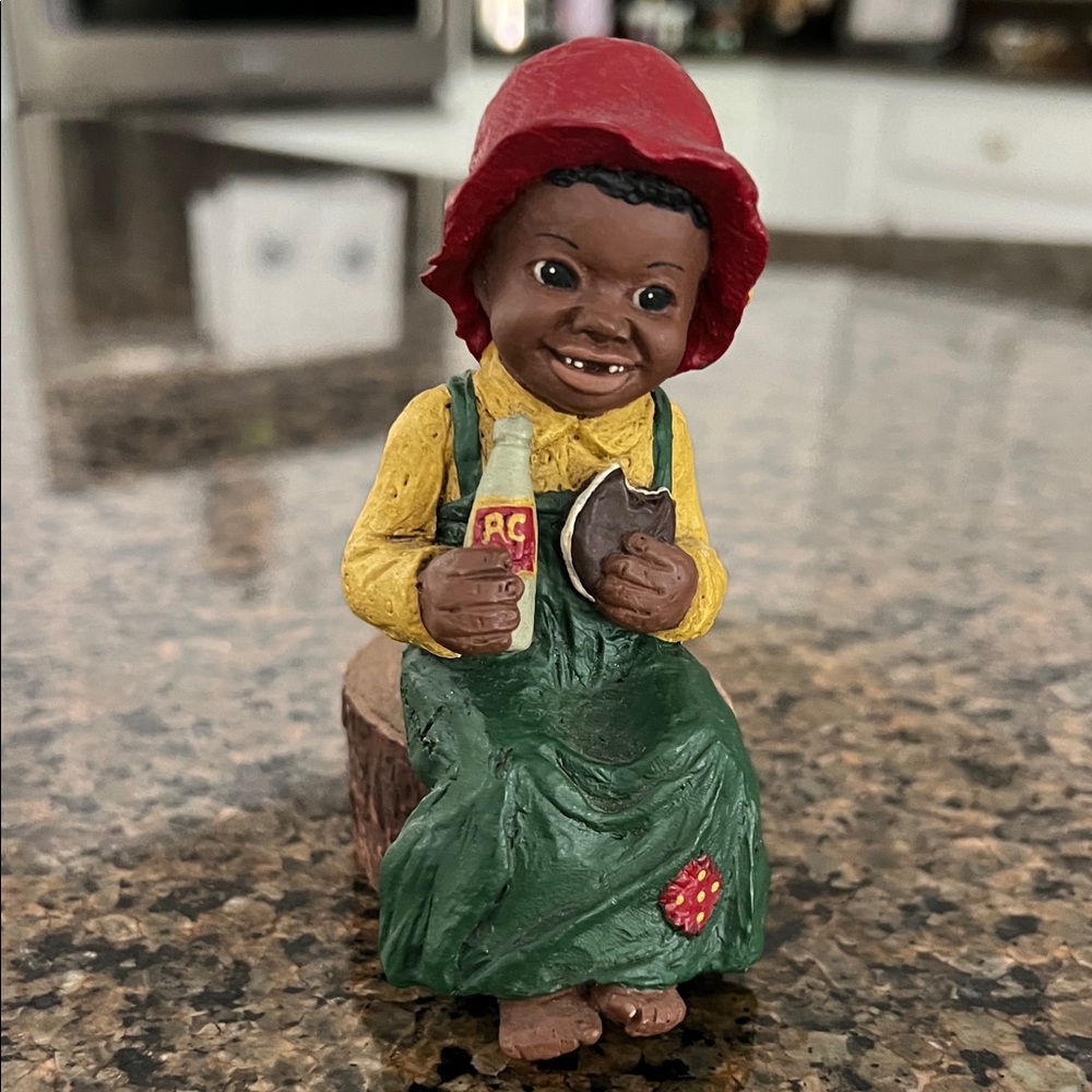 Charming Red and Green Home Art Sculpture